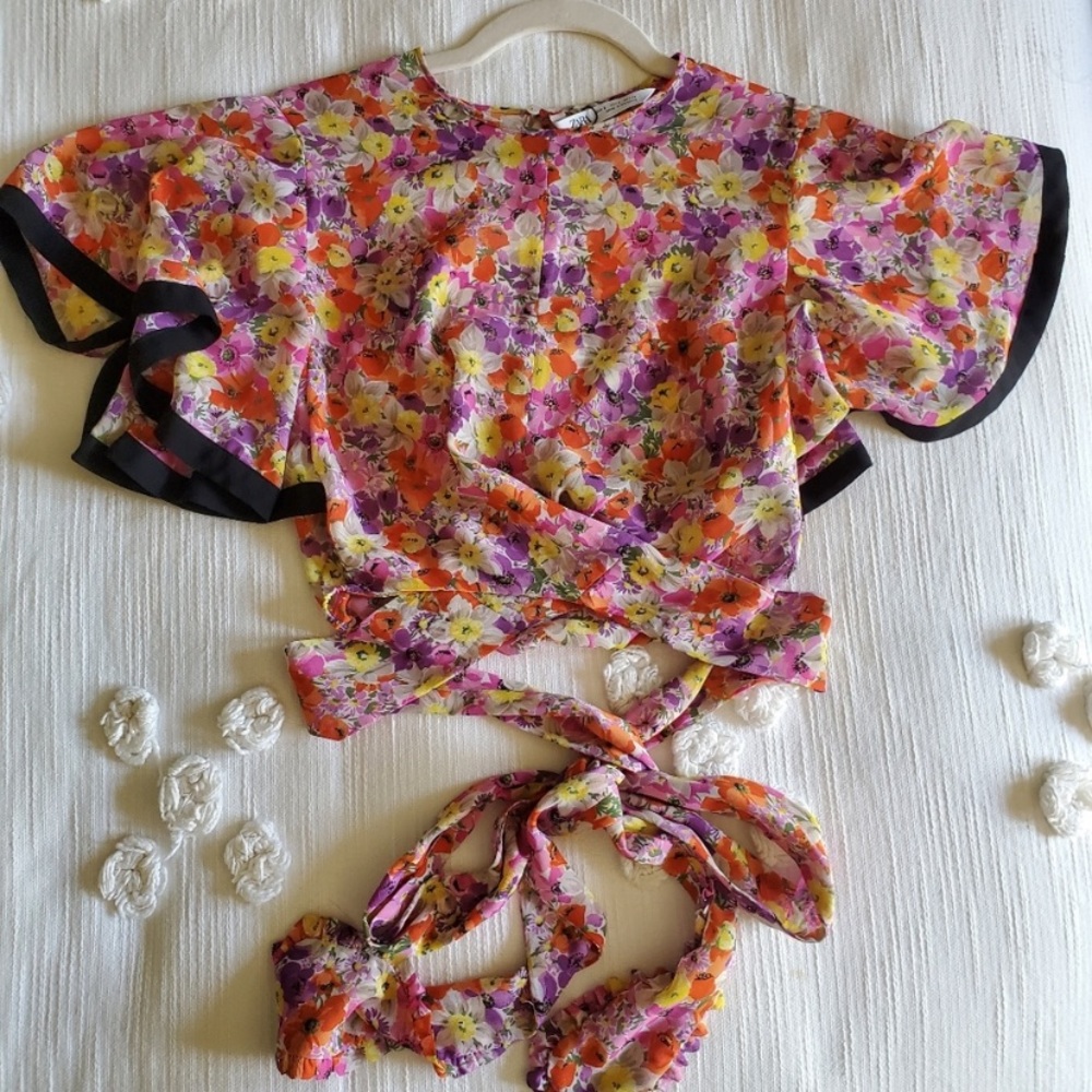 NWOT Zara Butterfly Sleeve Floral Crop Top